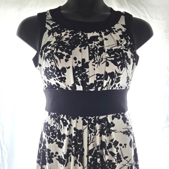 Adorable Dress - Picture 2 of 8